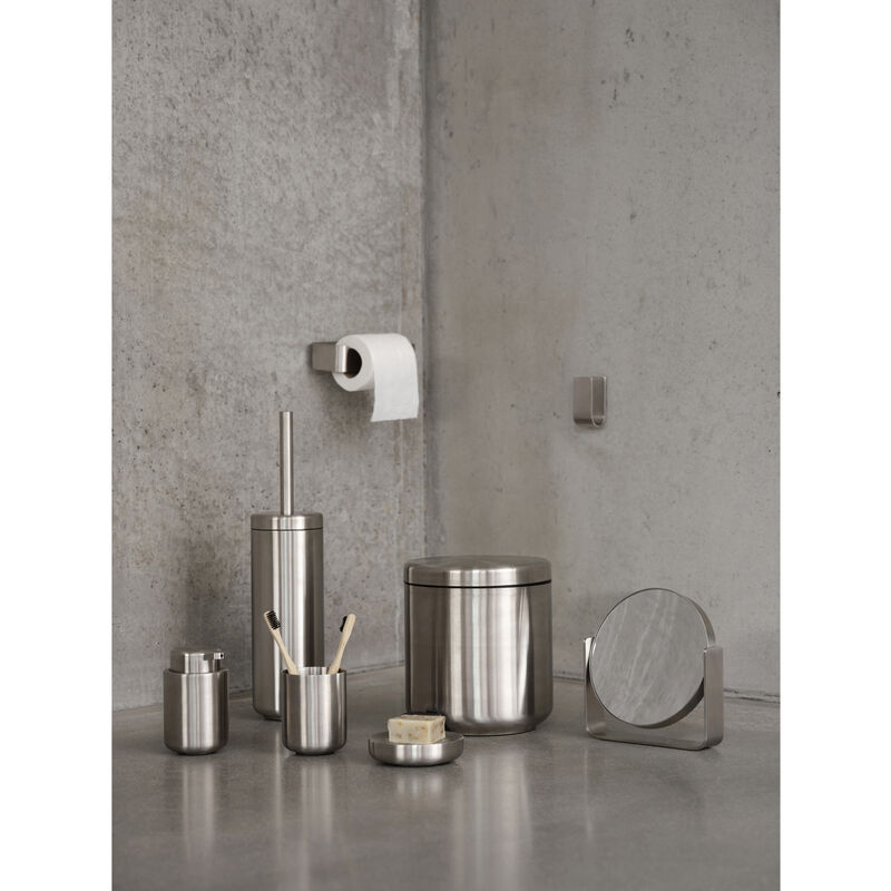 Ume Poubelle &agrave; p&eacute;dale