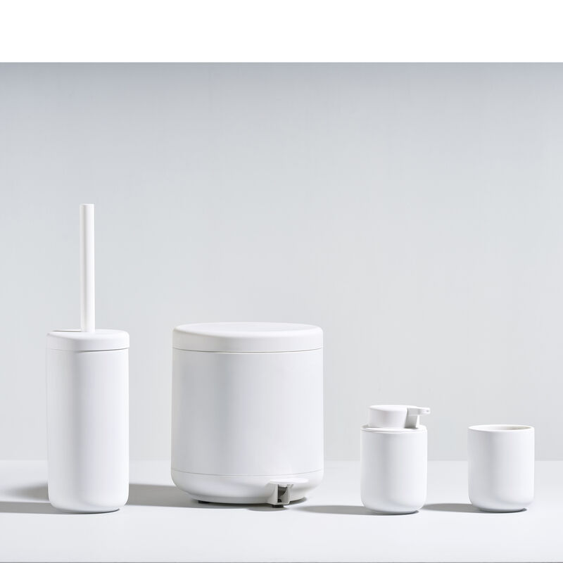 Ume Poubelle &agrave; p&eacute;dale