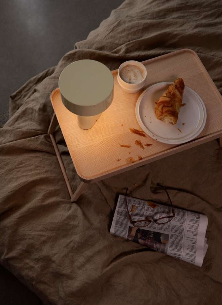 <span style="font-size: 50%; font-family: 'NeueHelveticaPro75';">INU BAKKE:</span> <br><span style="text-transform: initial; font-family: 'NeueHelveticaPro75';">Fold ud og forkæl</span><br> <span style="font-size: 65%; text-transform: initial; font-family: 'NeueHelveticaPro75';">Glæd dig til at forkæle nogen – eventuelt dig selv.</span>